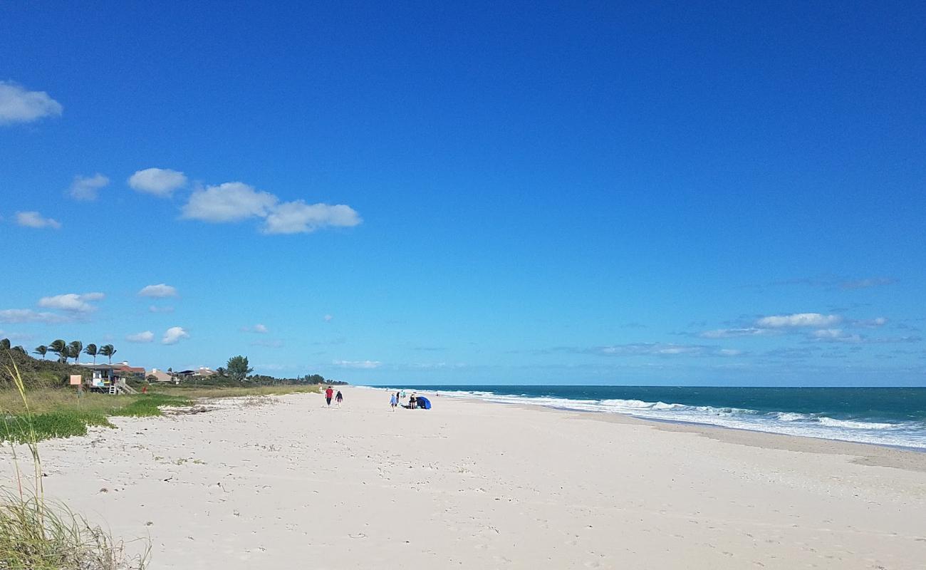 Photo de Round Island beach avec sable beige de surface