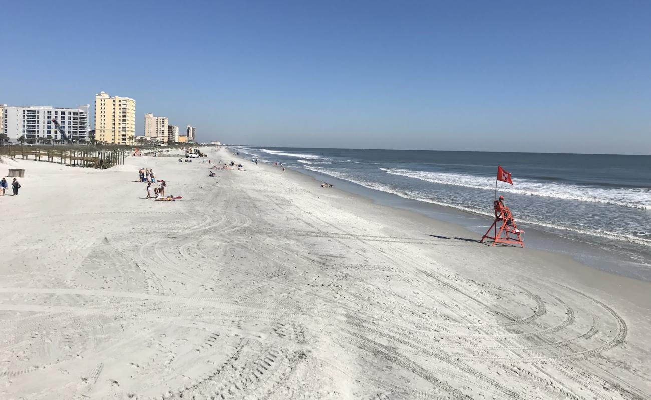 Photo de Jacksonville beach avec sable lumineux de surface