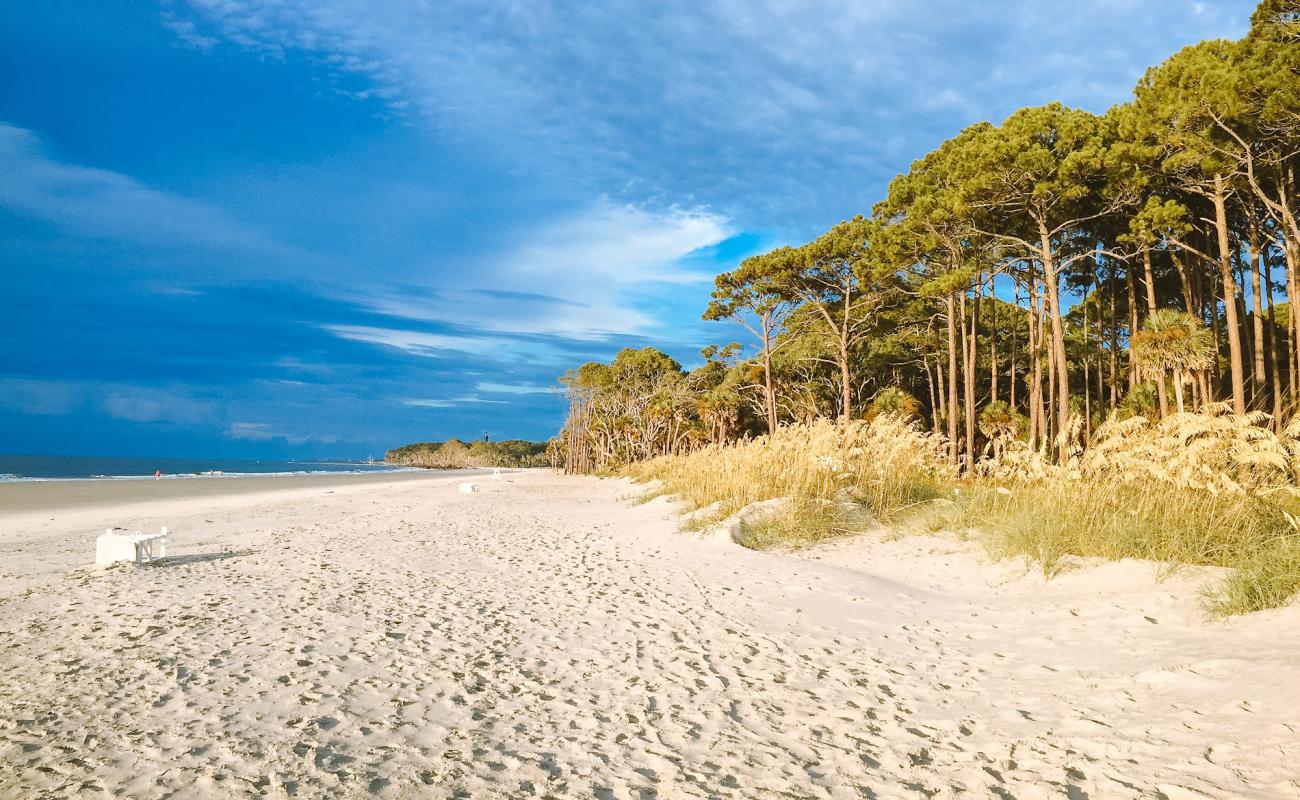 Photo de Hunting Island beach avec sable lumineux de surface