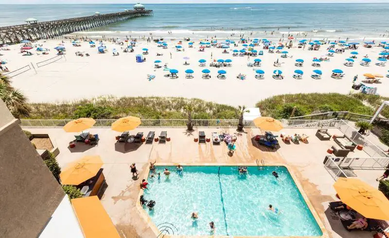 Photo de Folly beach avec sable lumineux de surface