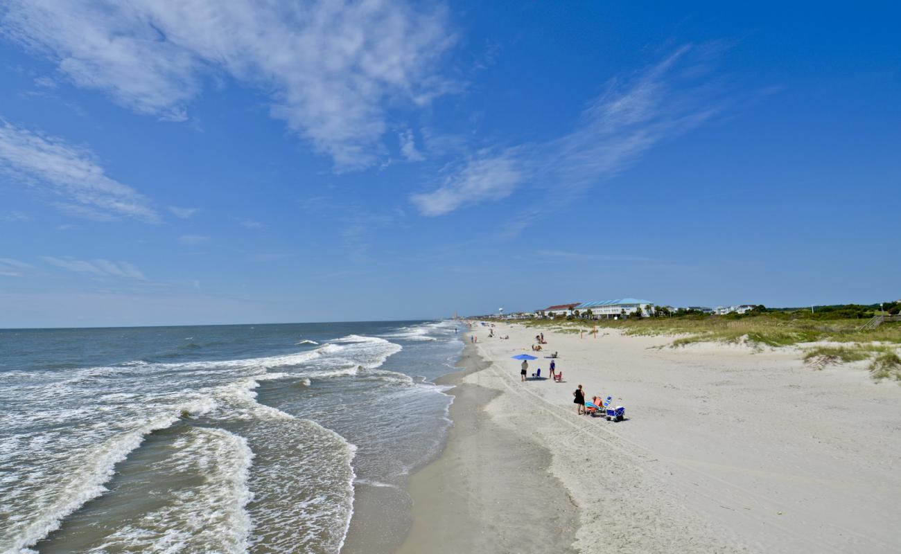 Photo de Ocean Isle beach avec sable lumineux de surface