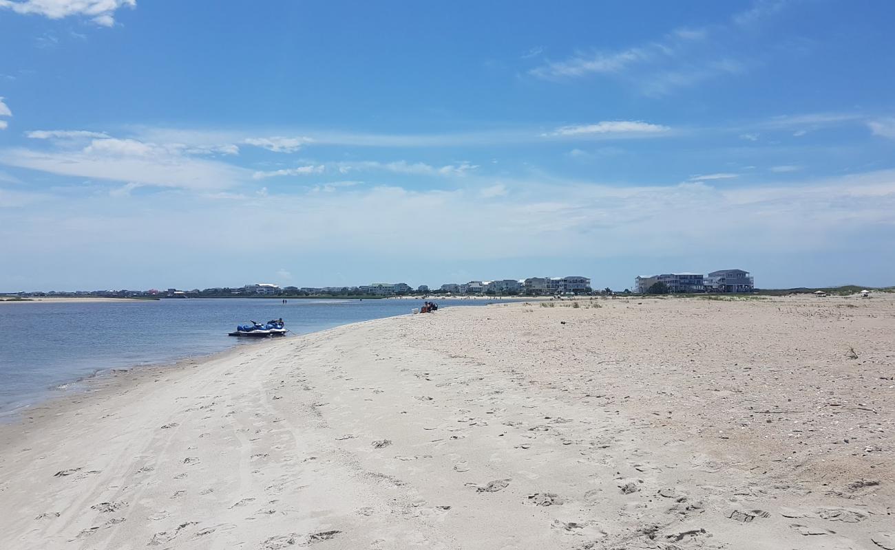 Photo de The Point beach avec sable beige & galets de surface