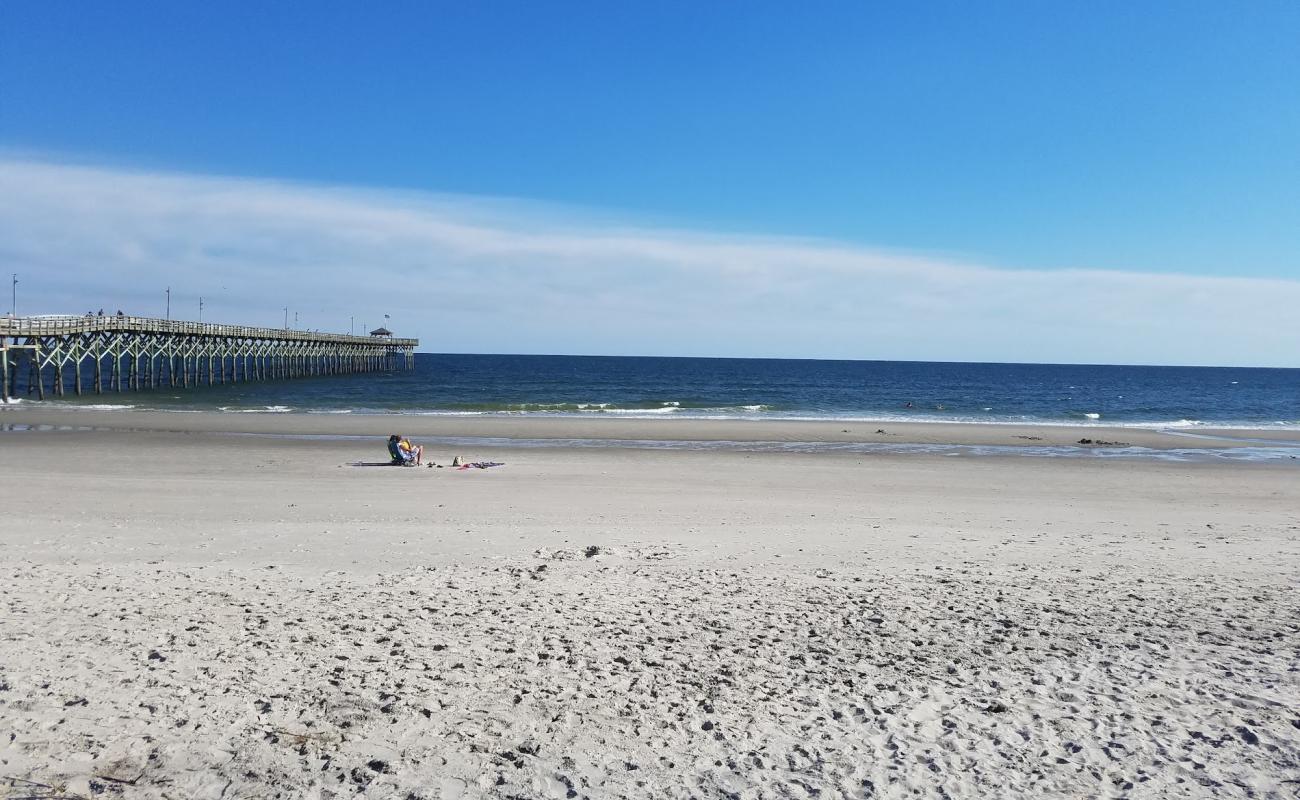 Photo de Long beach avec sable fin et lumineux de surface