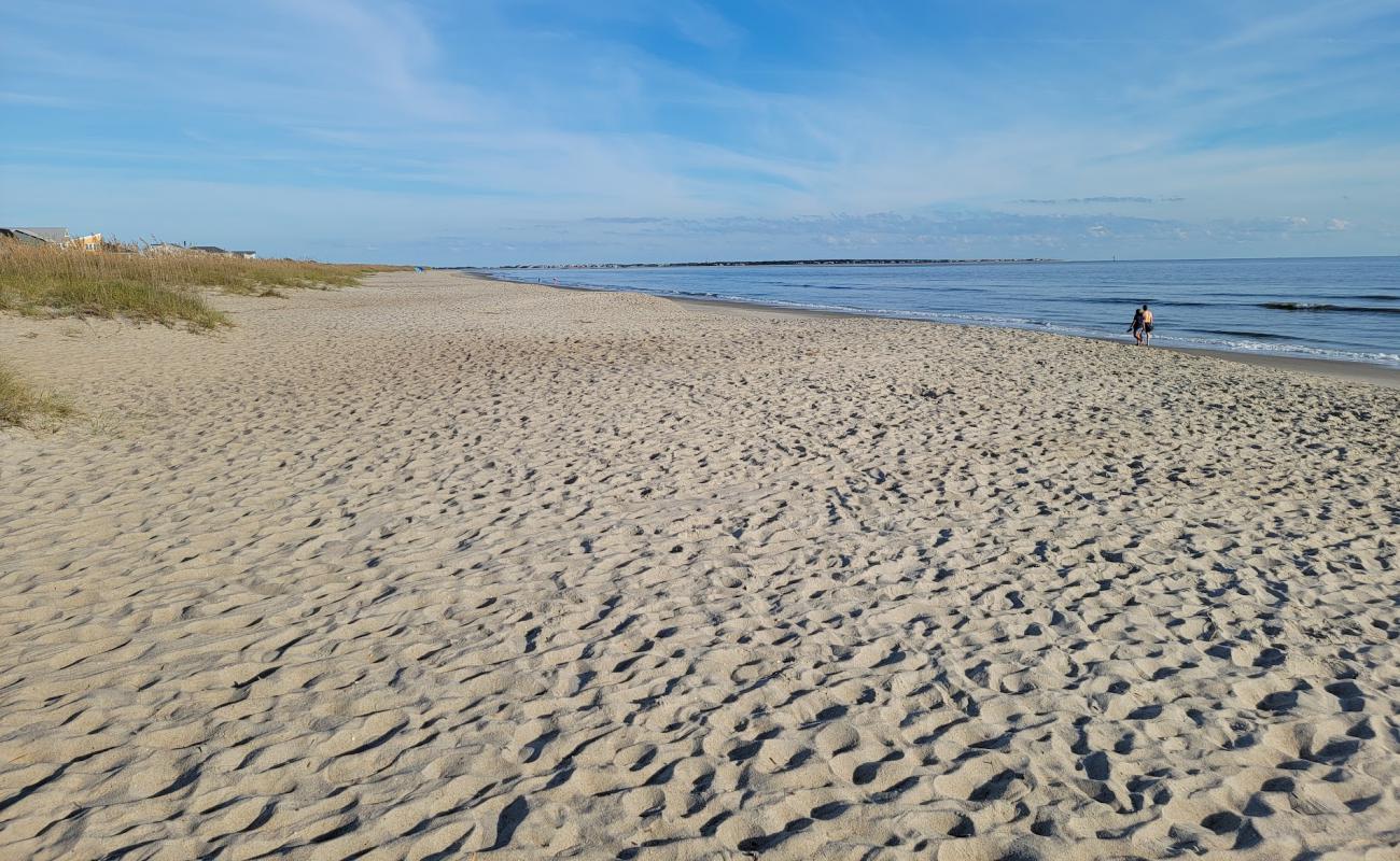 Photo de Caswell beach avec sable lumineux de surface