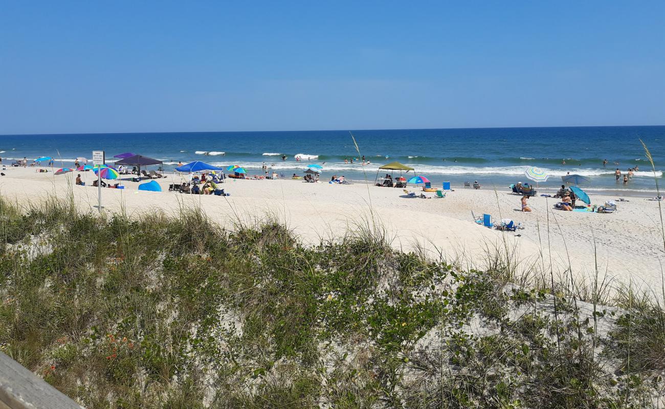 Photo de Ocean City beach avec sable lumineux de surface