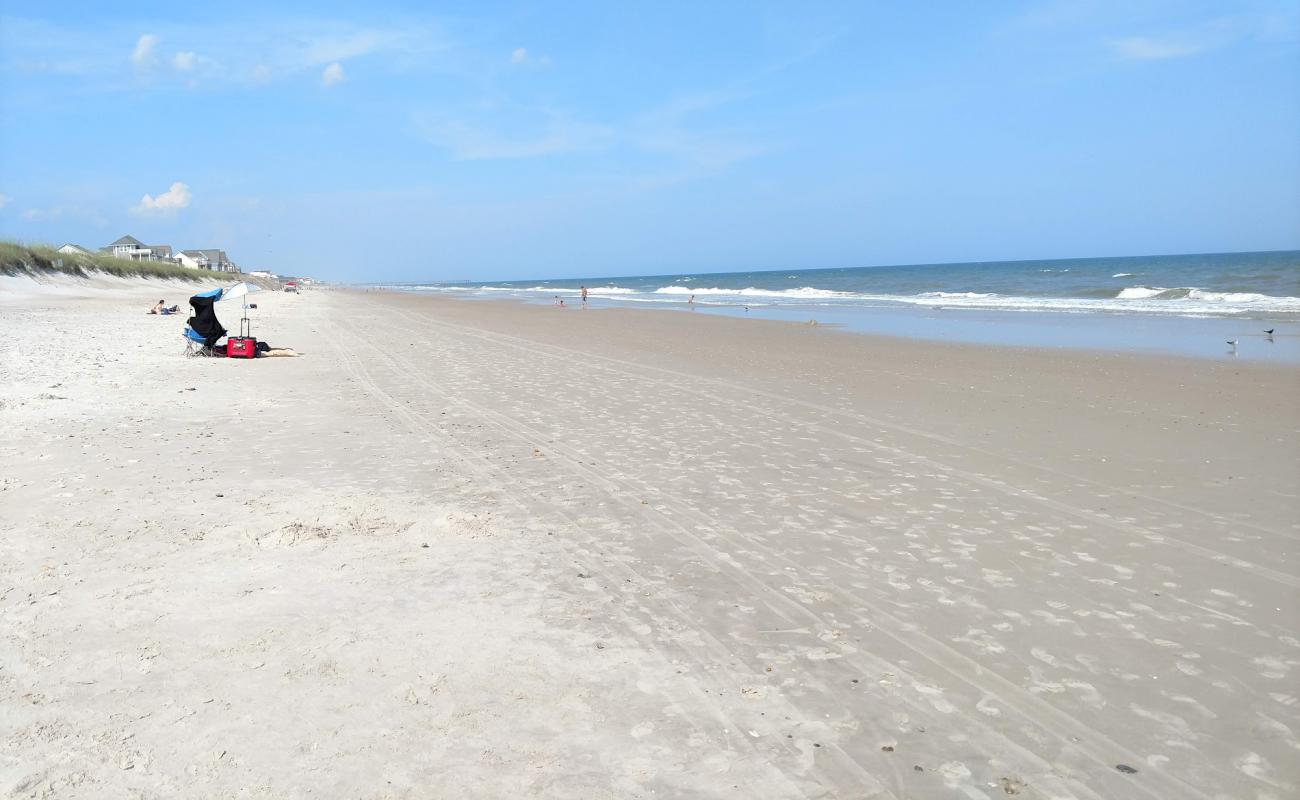 Photo de North Topsail beach avec sable lumineux de surface