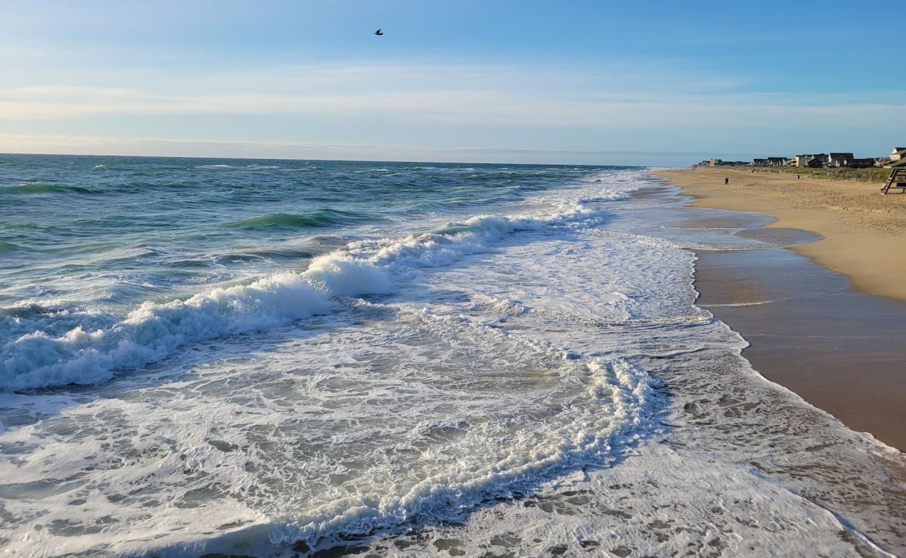 Photo de Avalon Pier beach avec sable lumineux de surface