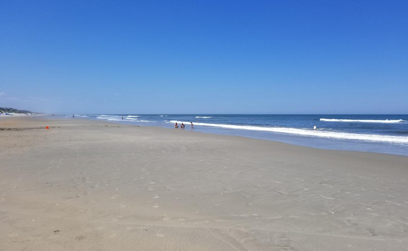 Photo de Corolla beach avec sable lumineux de surface