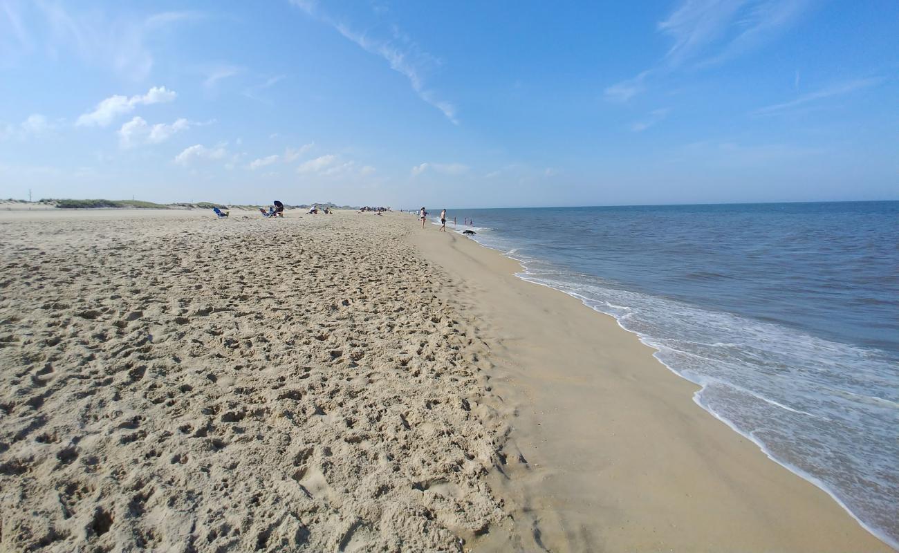 Photo de Fenwick Beach avec sable beige de surface