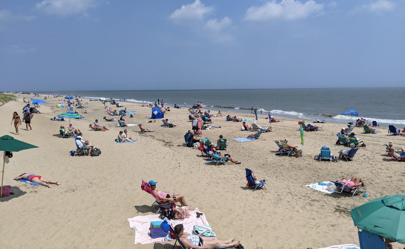 Photo de Cape Henlopen Beach avec sable lumineux de surface