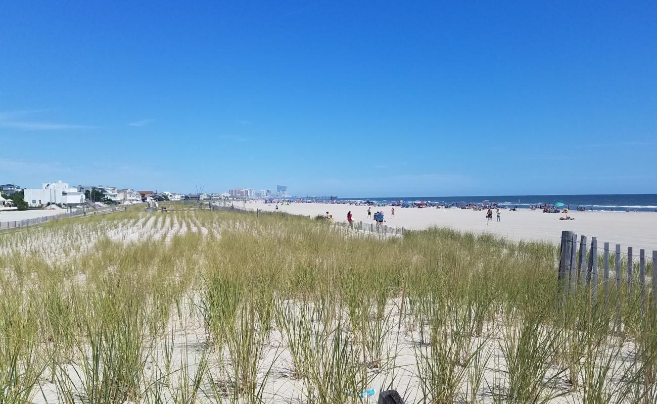 Photo de Margate Beach avec sable beige de surface
