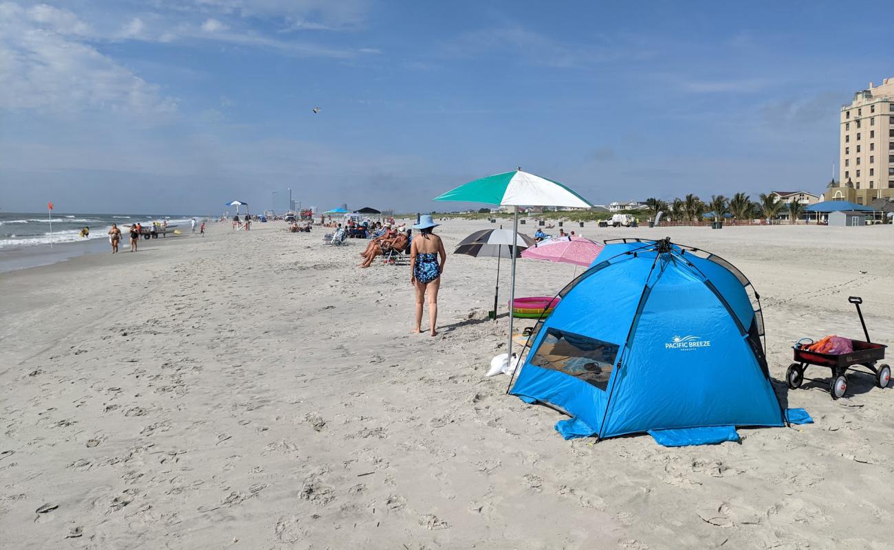 Photo de Brigantine Beach avec sable beige de surface