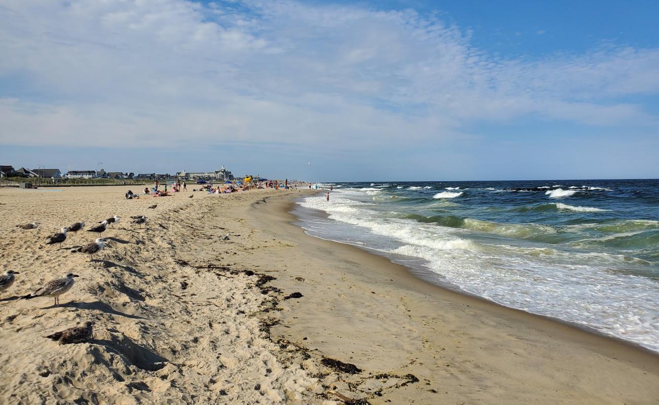 Photo de Pier Beach avec sable beige de surface