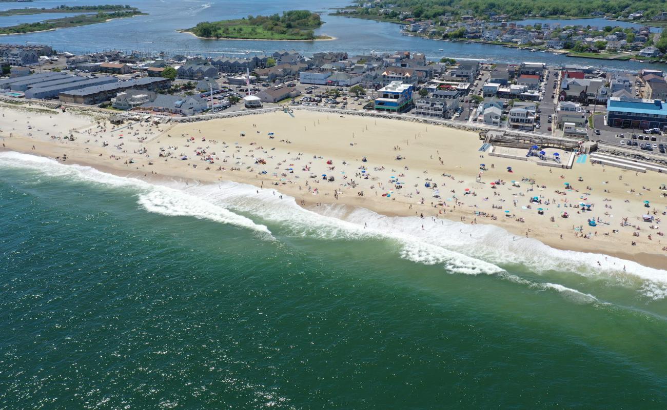 Photo de Sea Bright Beach avec sable lumineux de surface