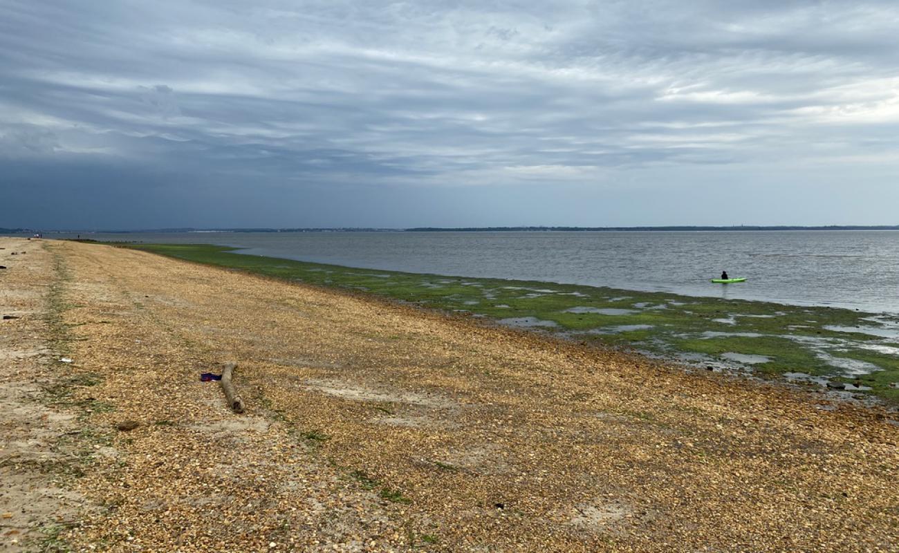 Photo de Cliffwood Beach avec sable beige & galets de surface