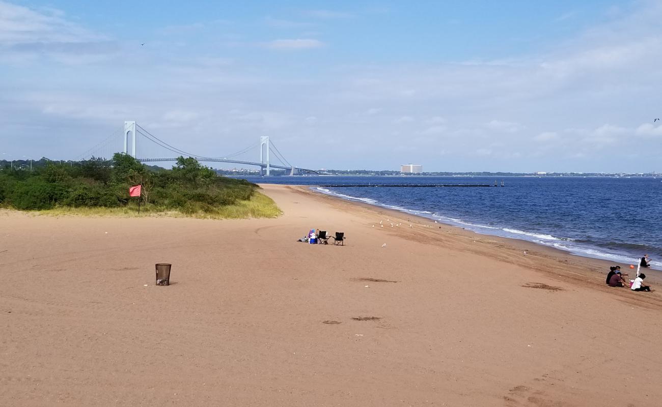 Photo de Staten island Midland avec sable beige de surface