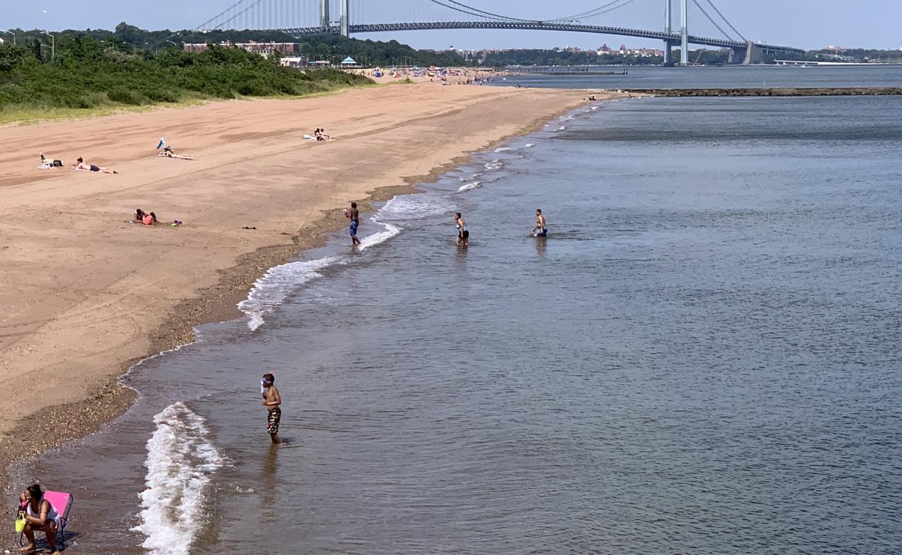 Photo de Staten island South avec sable beige de surface
