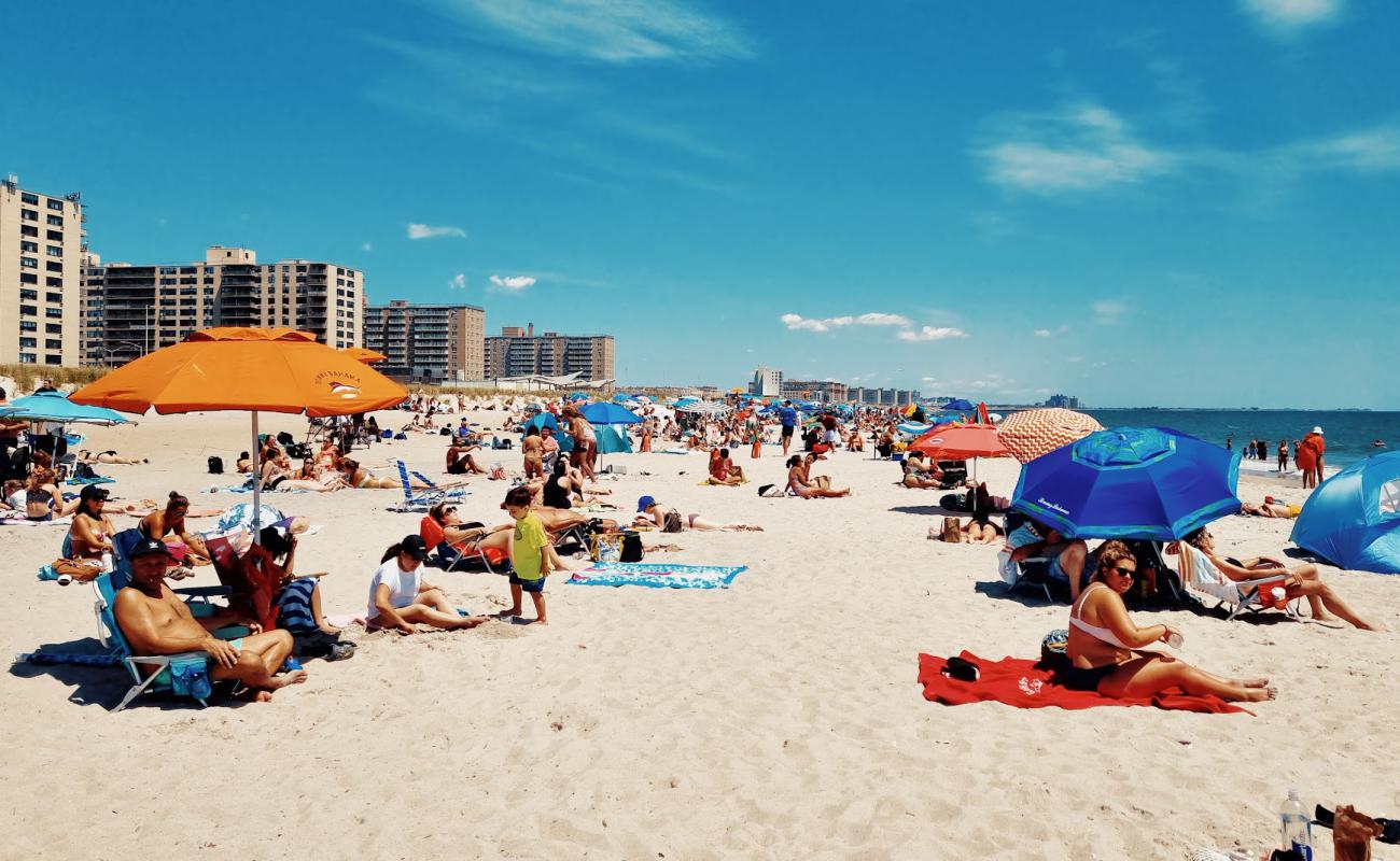 Photo de Rockaway Beach II avec sable beige de surface