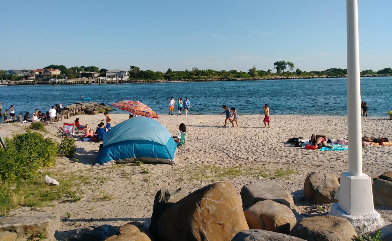 Photo de O'Donohue Park Beach avec sable beige de surface