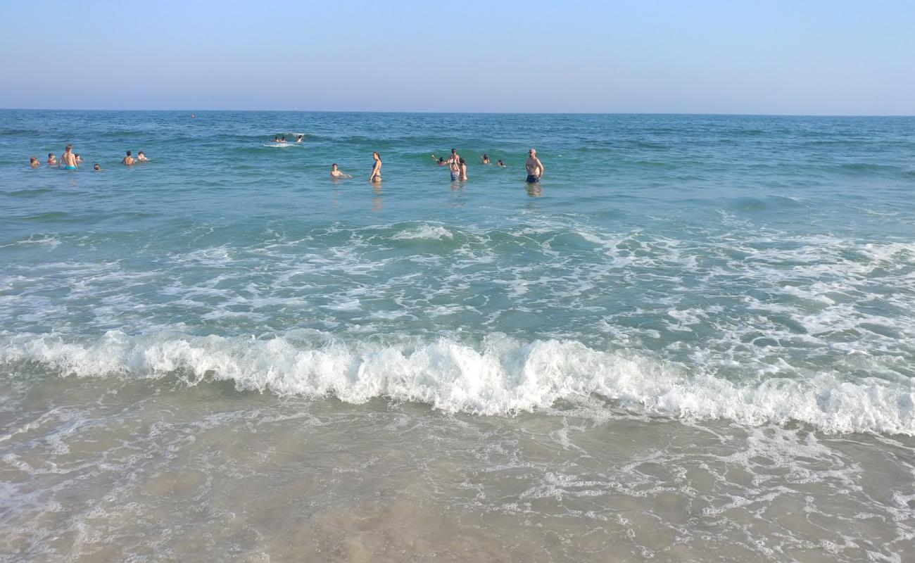 Photo de East Atlantic Beach avec sable lumineux de surface