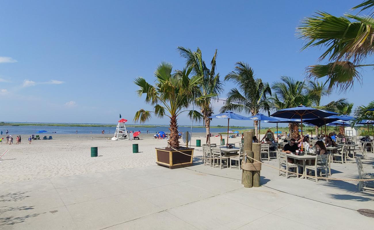 Photo de Tobay Creek Beach avec sable beige de surface