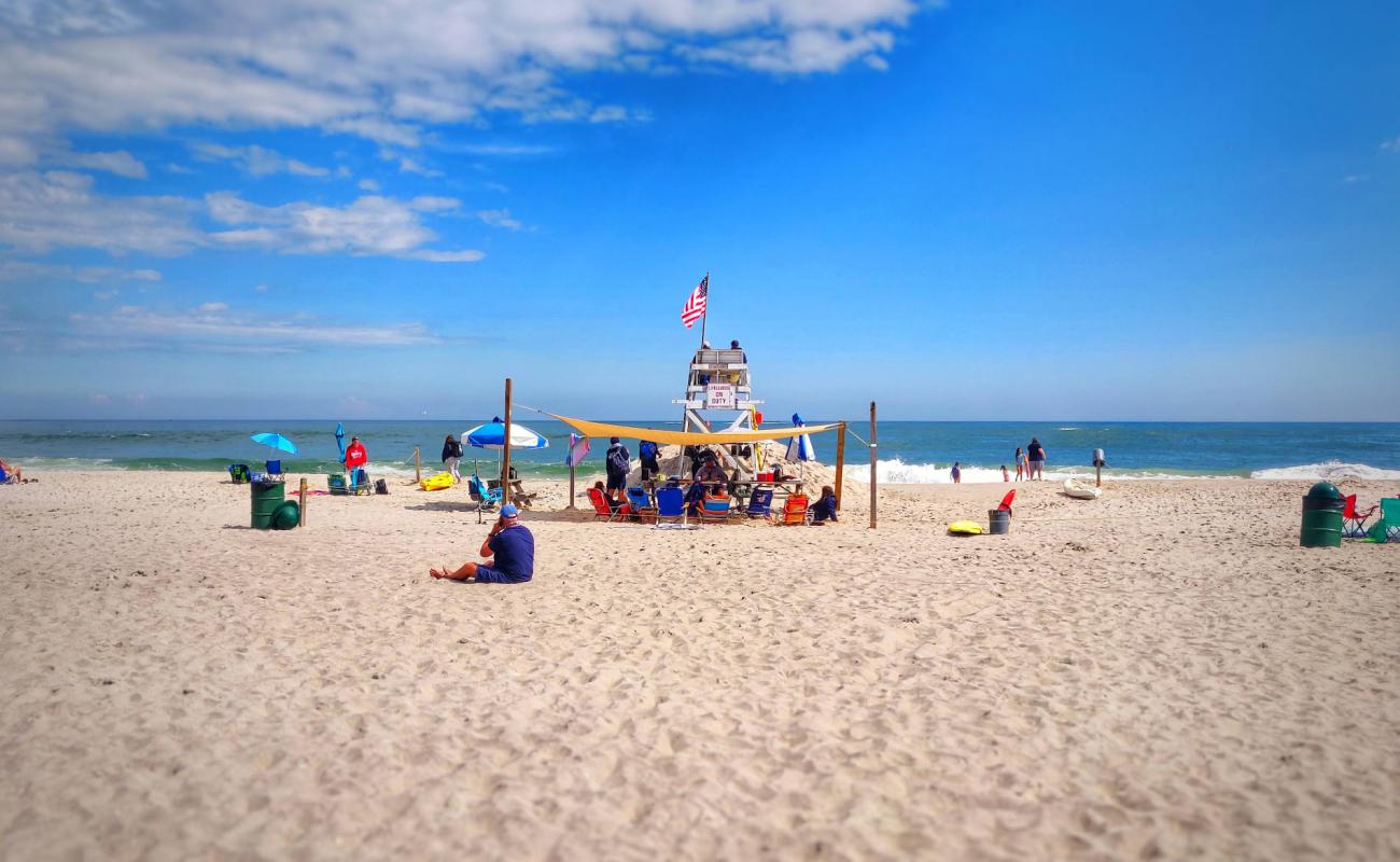 Photo de Cedar beach avec sable beige de surface