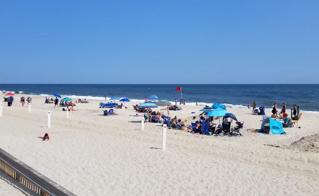 Photo de Atlantique Beach avec sable beige de surface