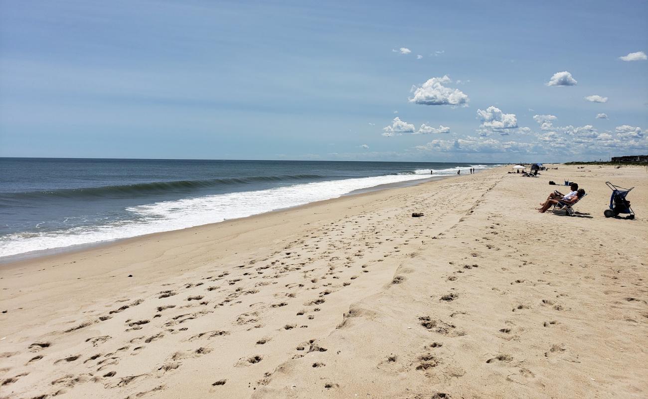 Photo de Pike's Beach avec sable lumineux de surface