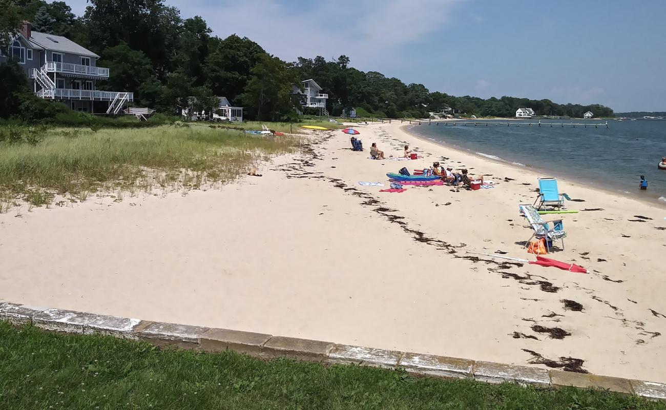 Photo de Southold Founders Beach avec sable lumineux de surface