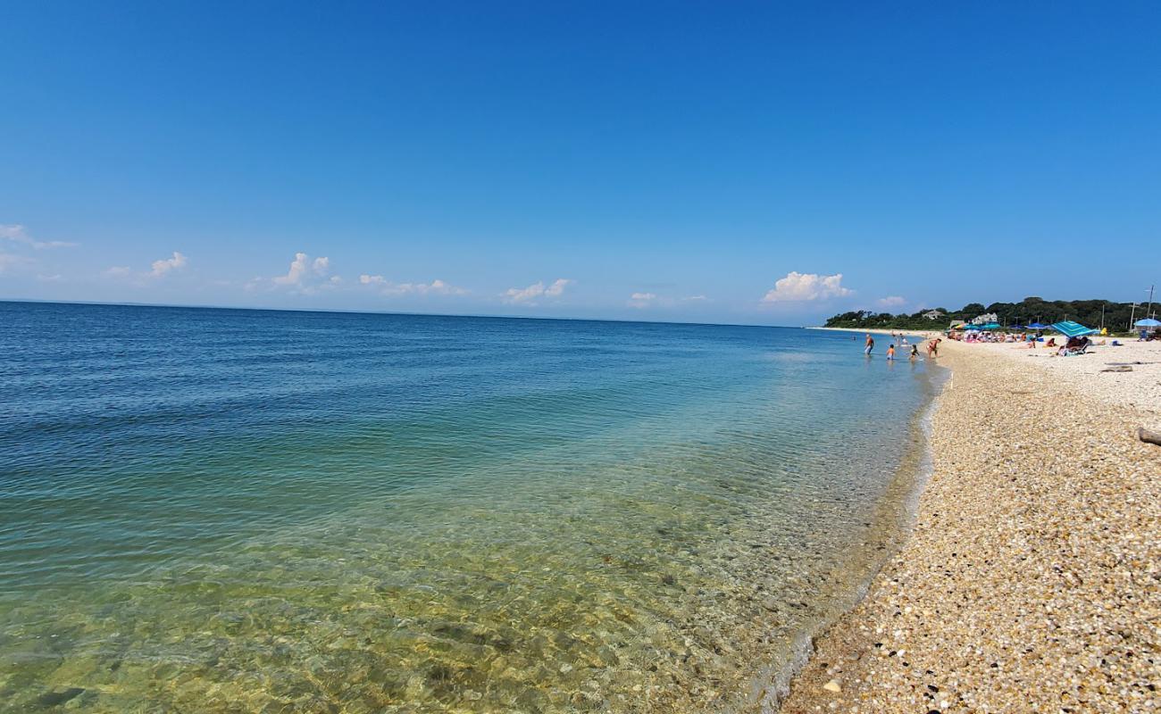 Photo de Truman's Beach avec petits galets beige de surface