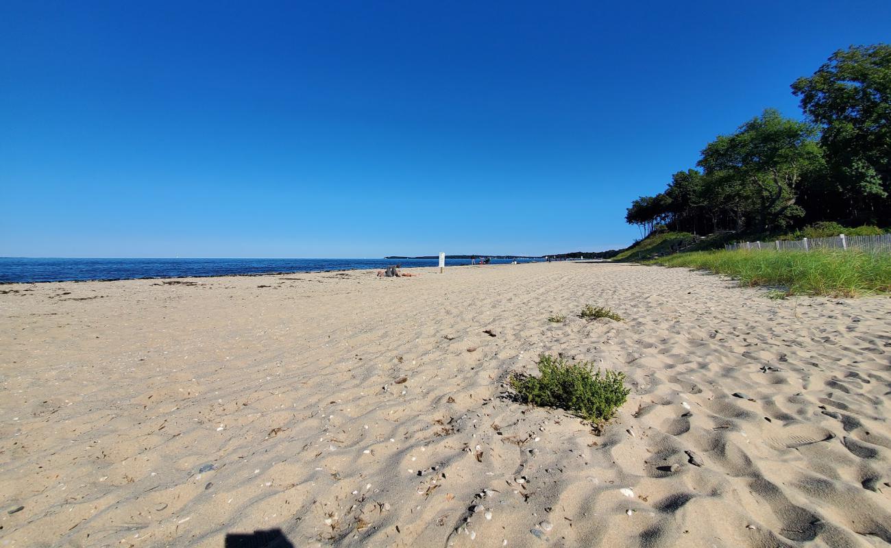 Photo de Asharoken Beach avec sable coquillier lumineux de surface