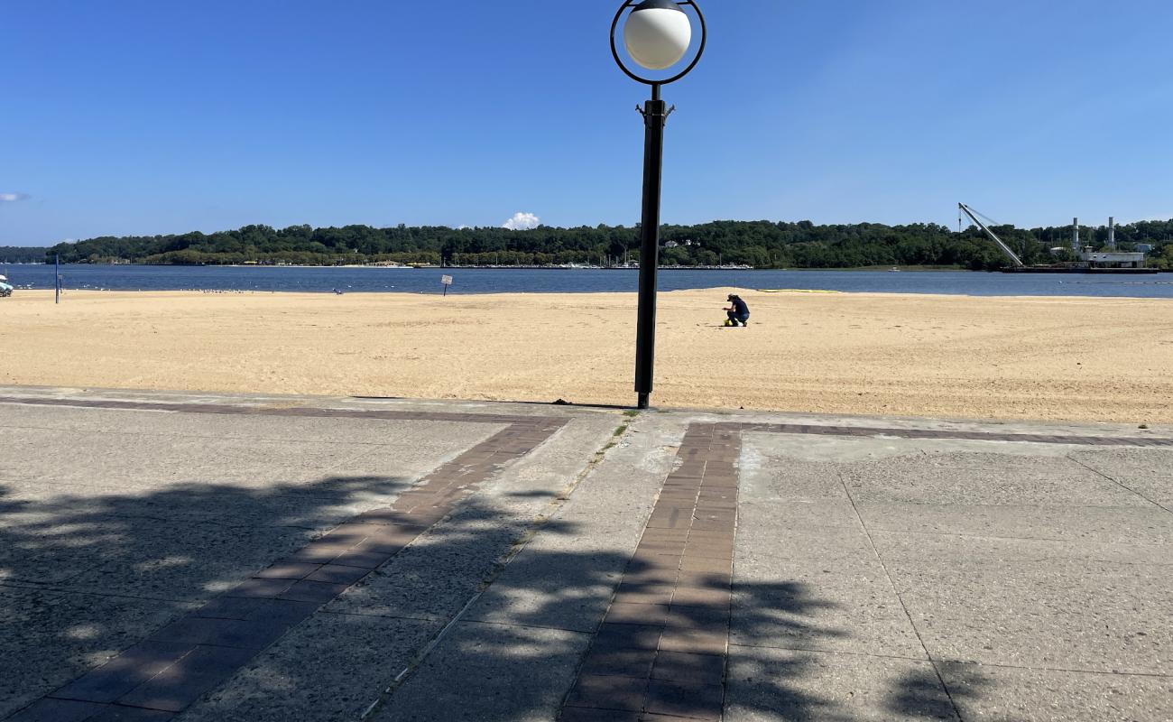 Photo de North Hempstead Beach avec sable beige de surface