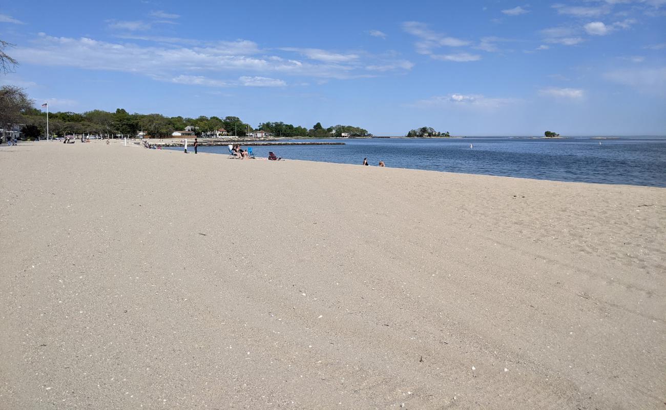 Photo de West Beach avec sable beige de surface