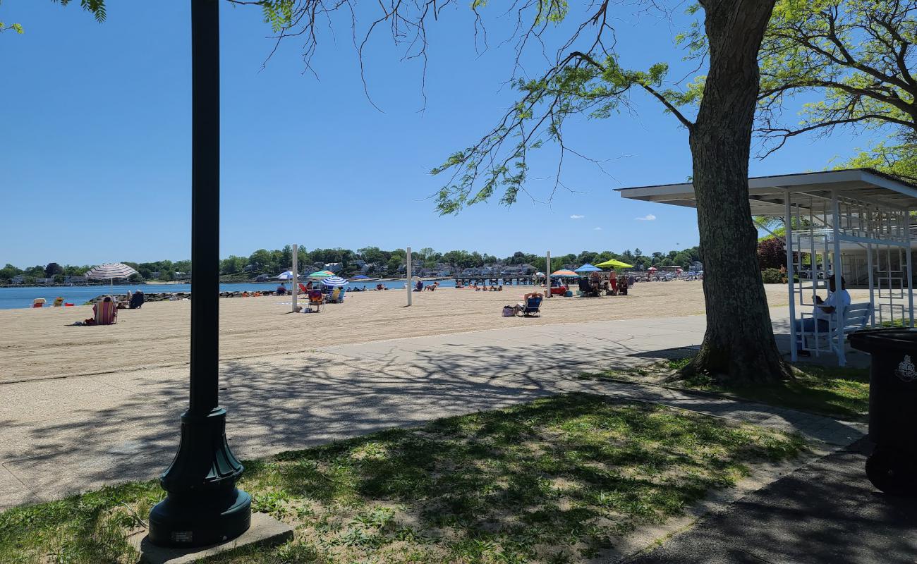 Photo de Cove Beach North avec sable beige de surface