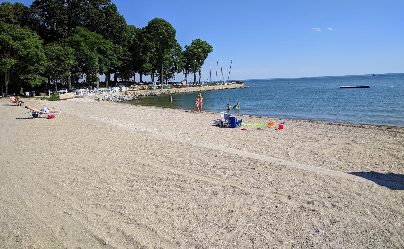 Photo de Bayley Beach avec sable beige de surface