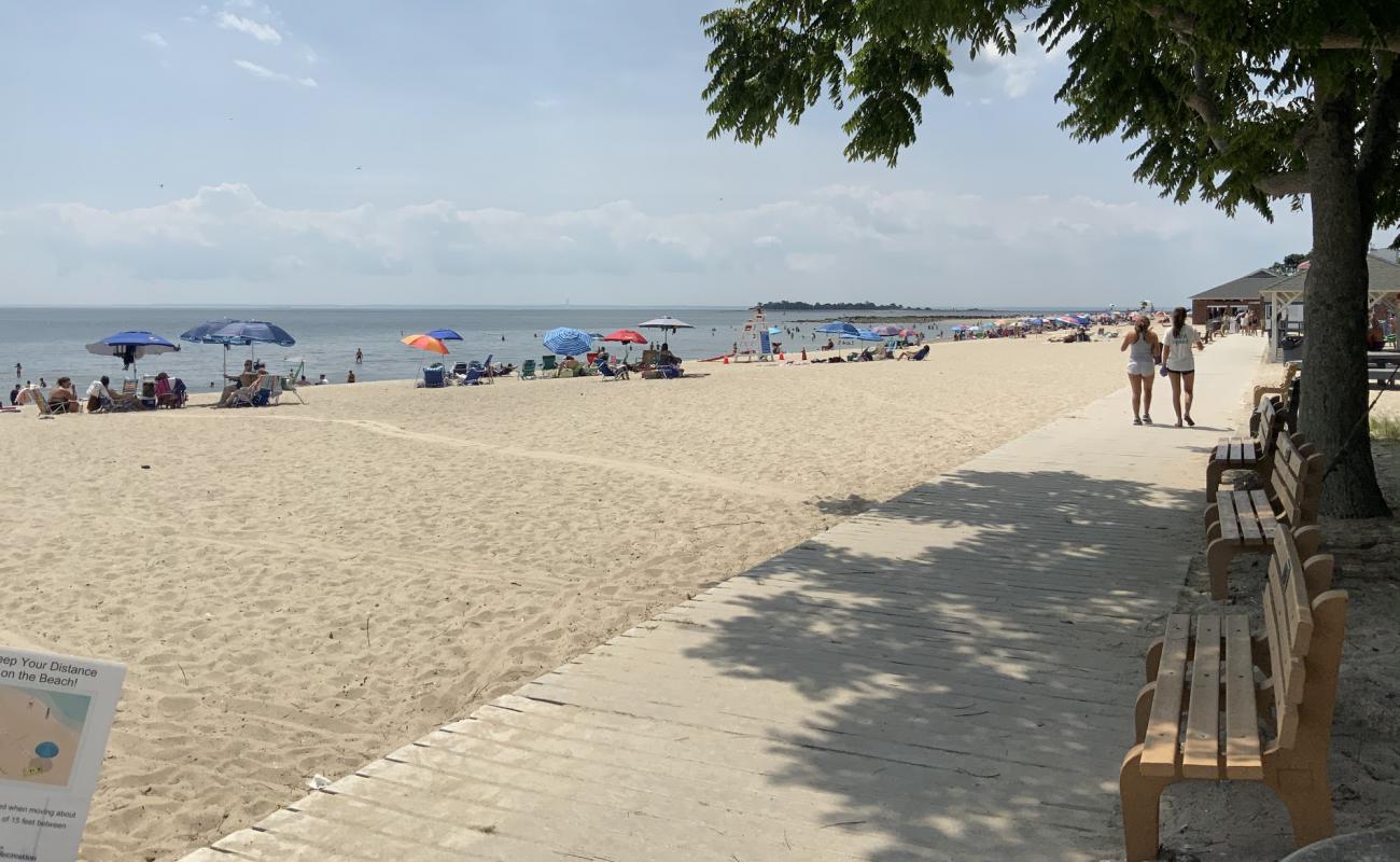 Photo de Compo Beach avec sable beige de surface