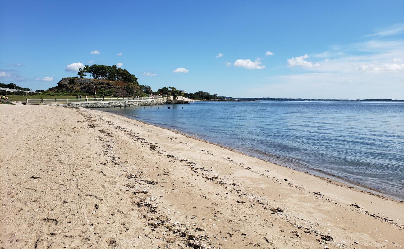 Photo de West Haven beach avec sable beige de surface