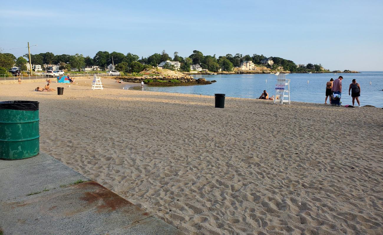 Photo de Parker Park Beach avec sable beige fin de surface