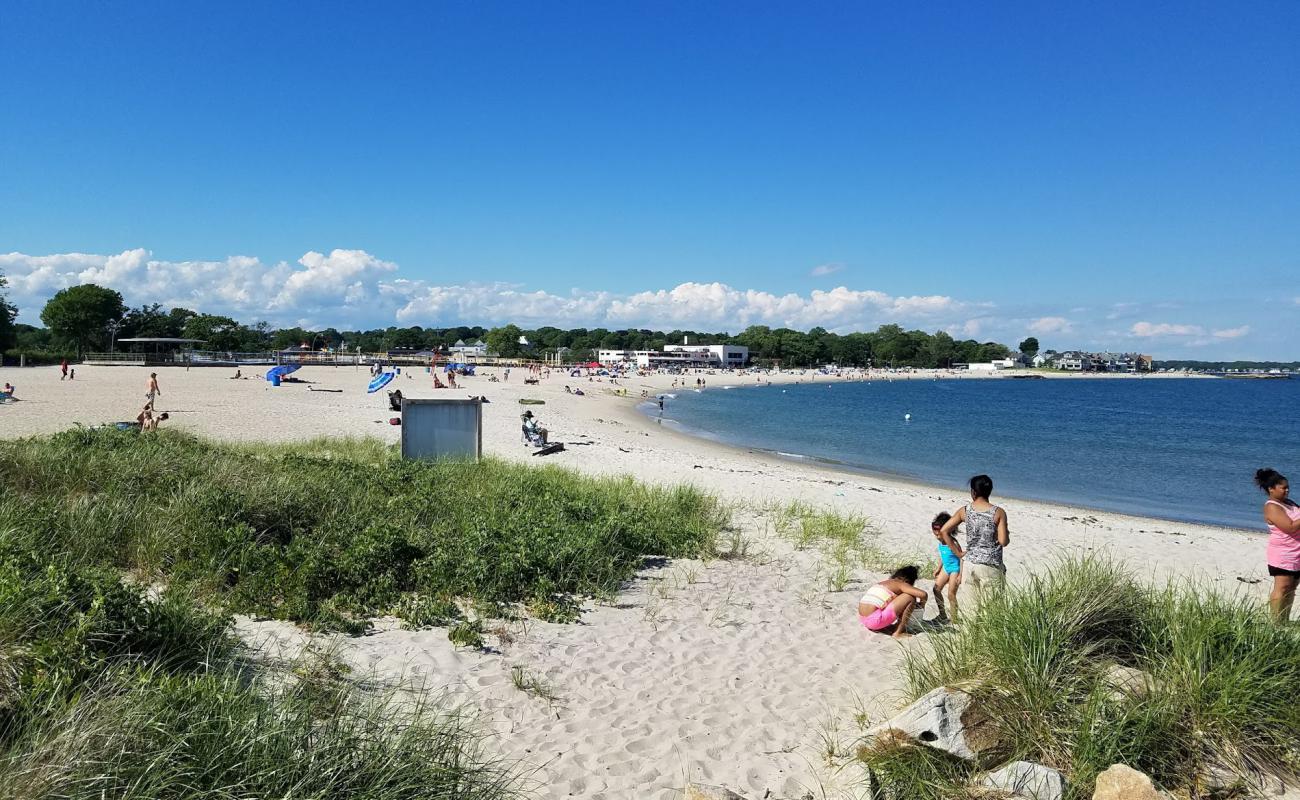Photo de Ocean Beach avec sable beige fin de surface