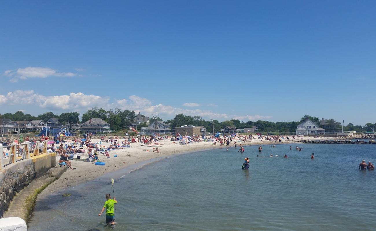 Photo de Eastern Point Beach avec sable beige de surface