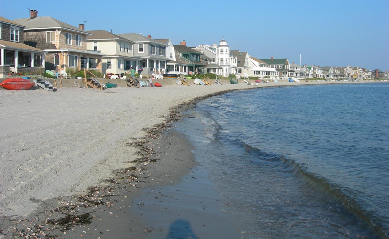 Photo de Groton Long Point Beach avec sable beige de surface