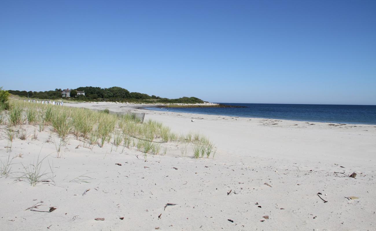 Photo de Fishers Island Beach avec sable lumineux de surface