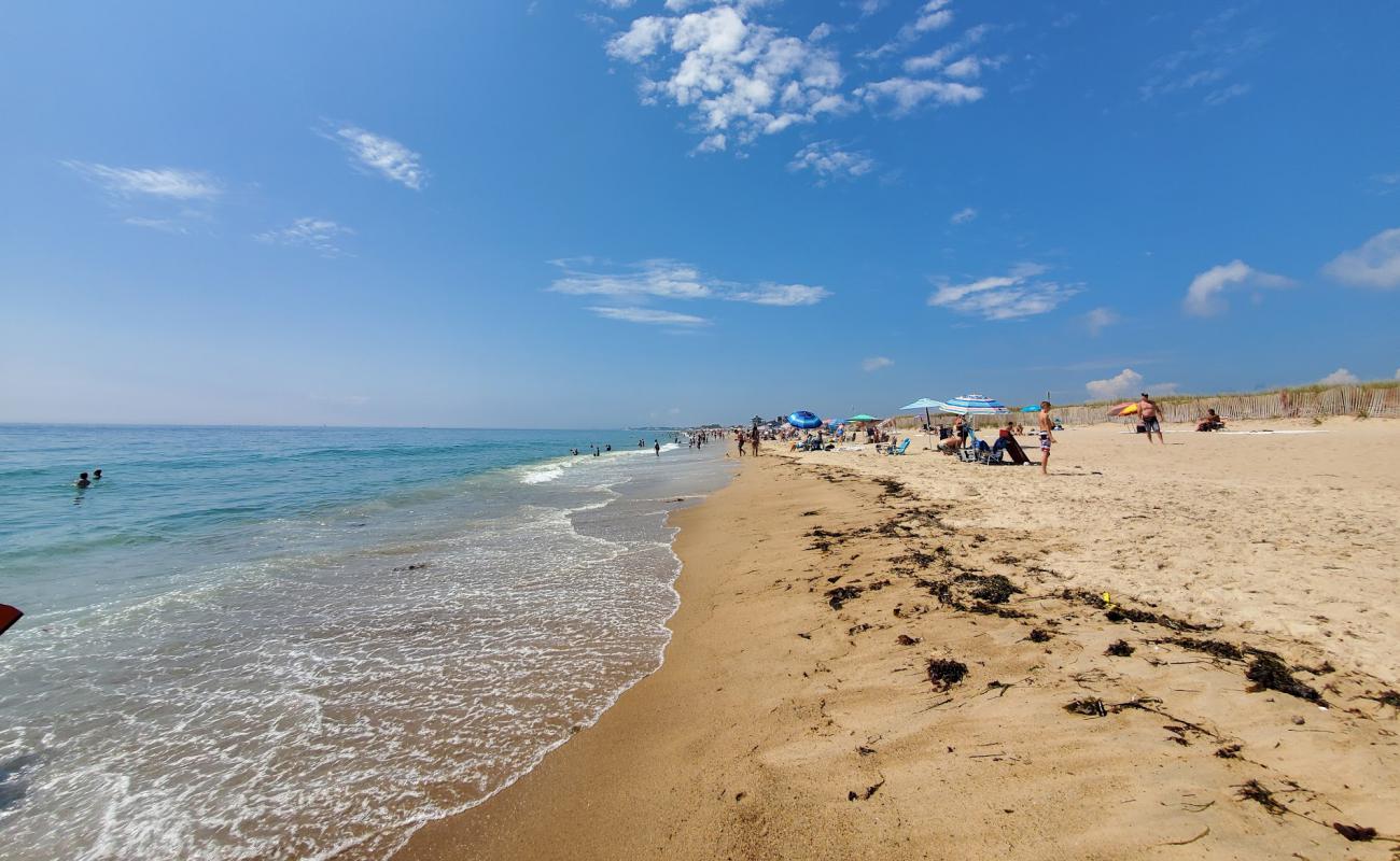 Photo de Misquamicut beach avec sable fin et lumineux de surface