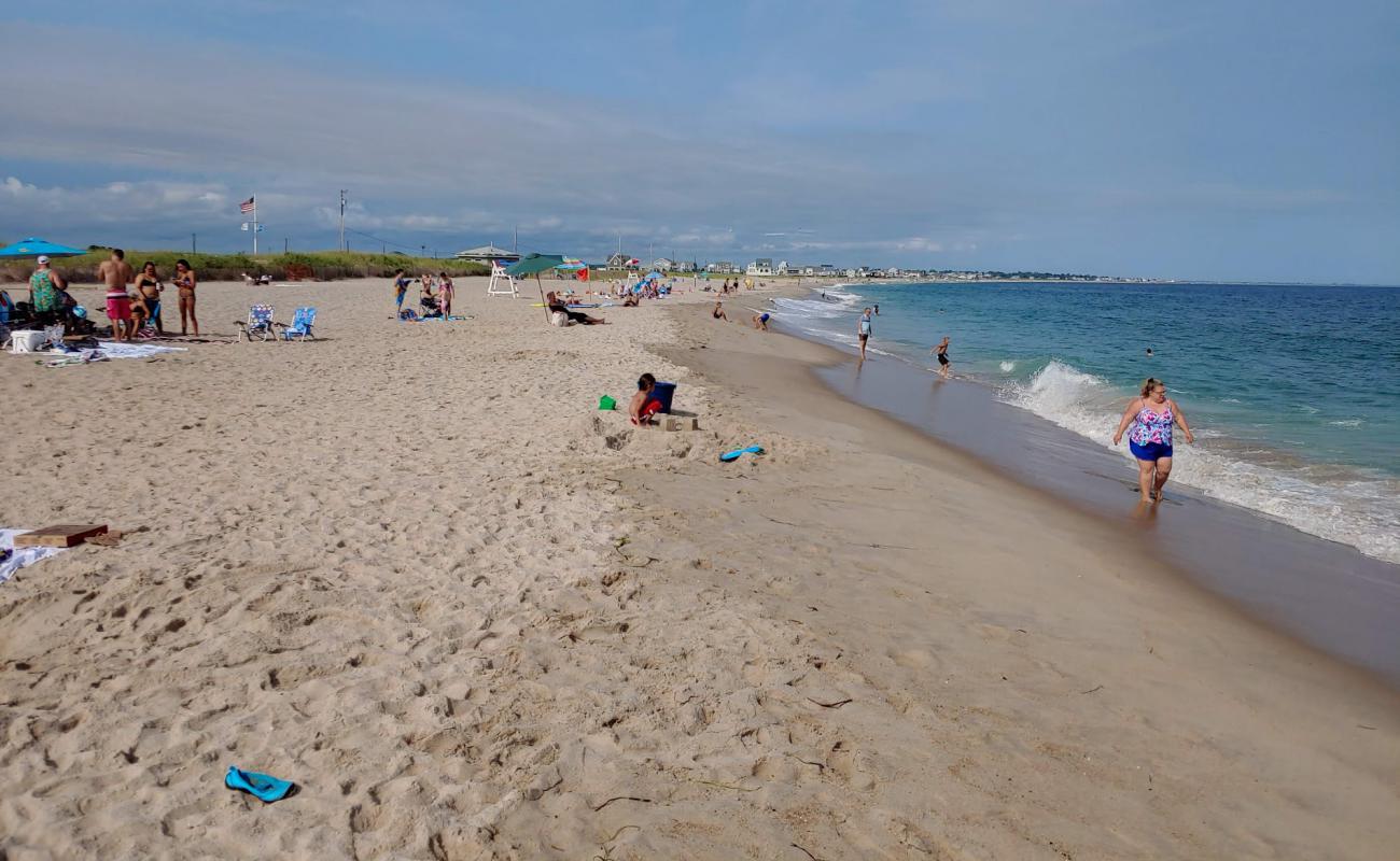Photo de Charlestown Beach avec sable beige de surface