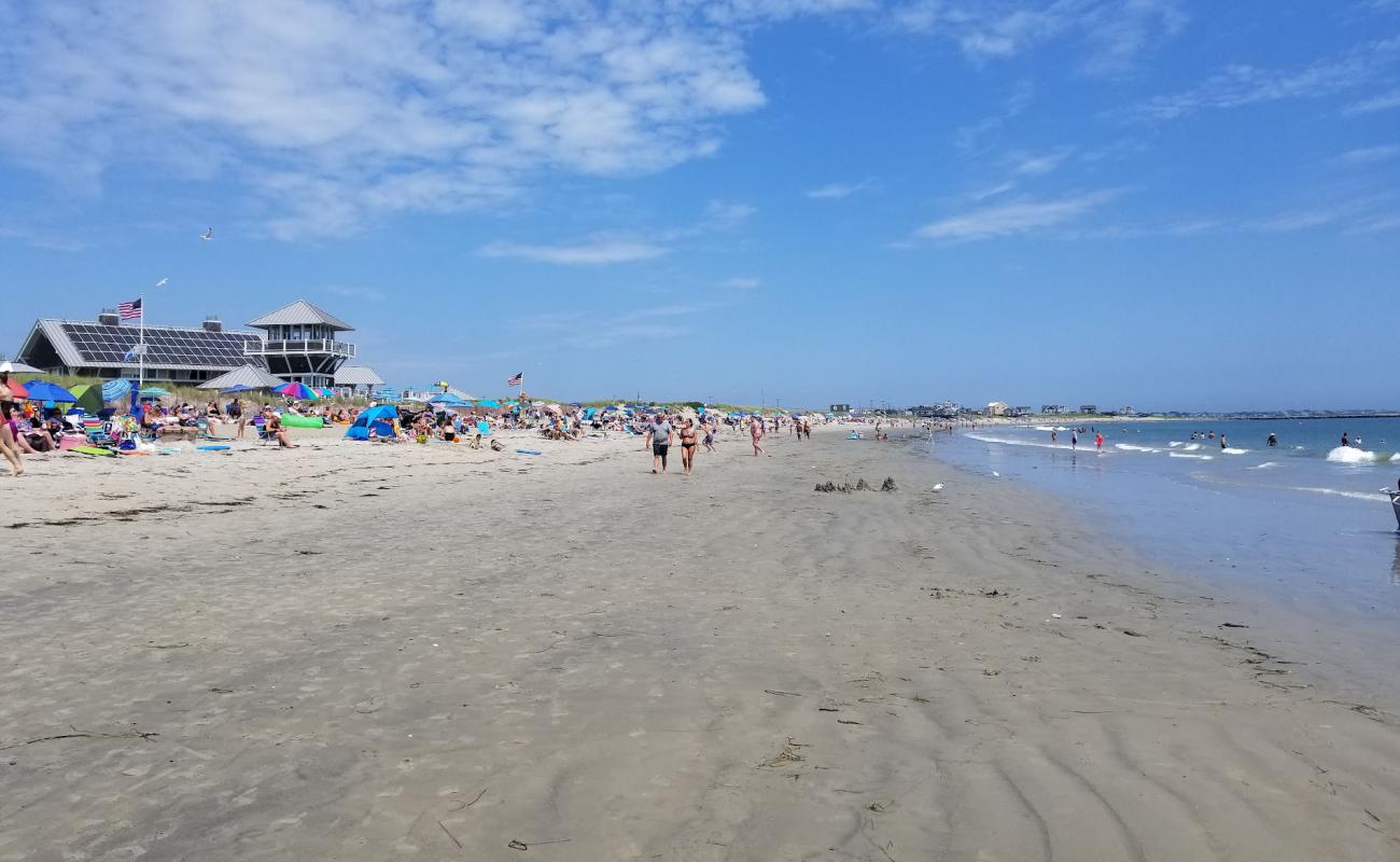 Photo de East Matunuck Beach avec sable lumineux de surface