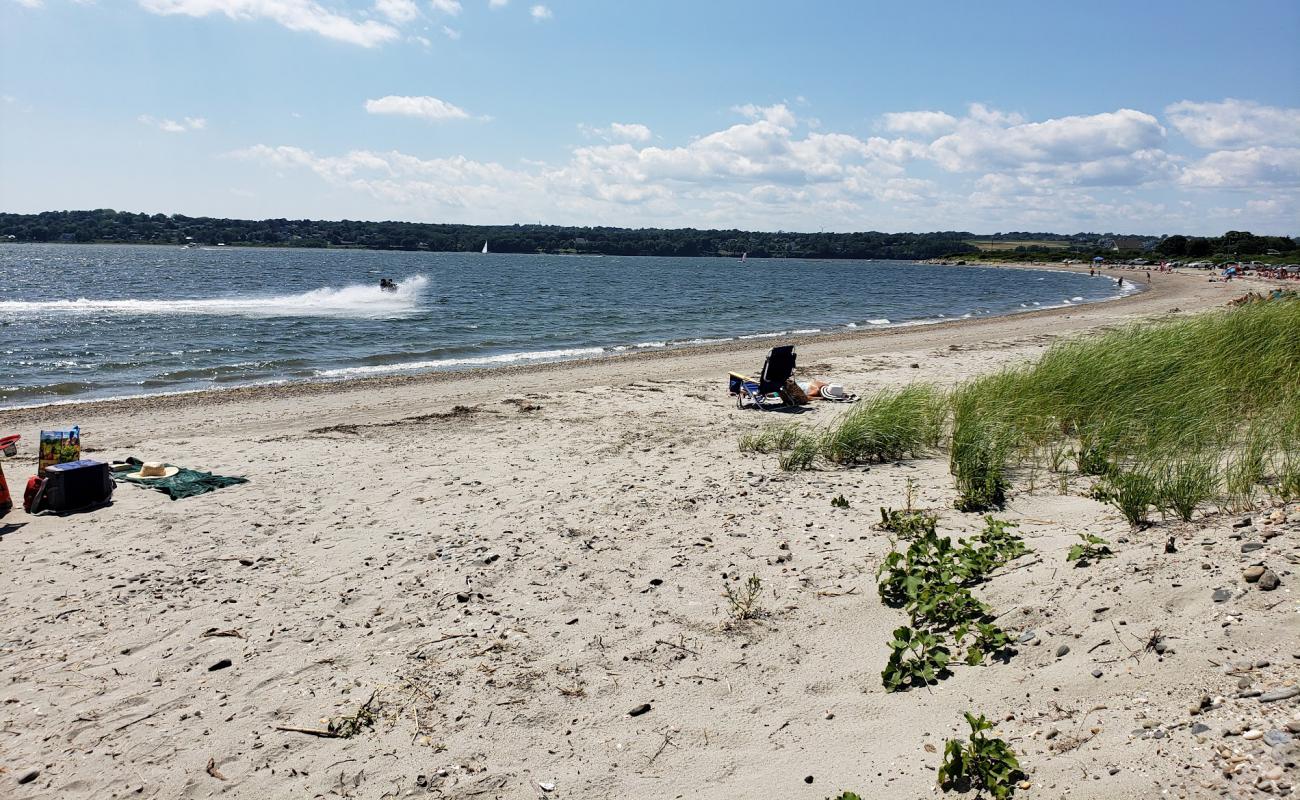Photo de Fogland Beach avec sable beige & galets de surface