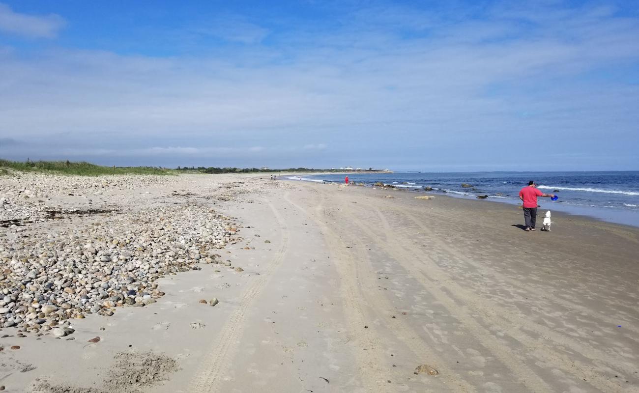 Photo de South Shore Beach avec sable beige & galets de surface