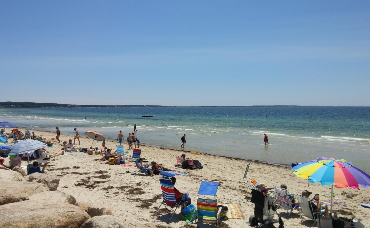 Photo de Chapoquoit Beach avec sable beige de surface