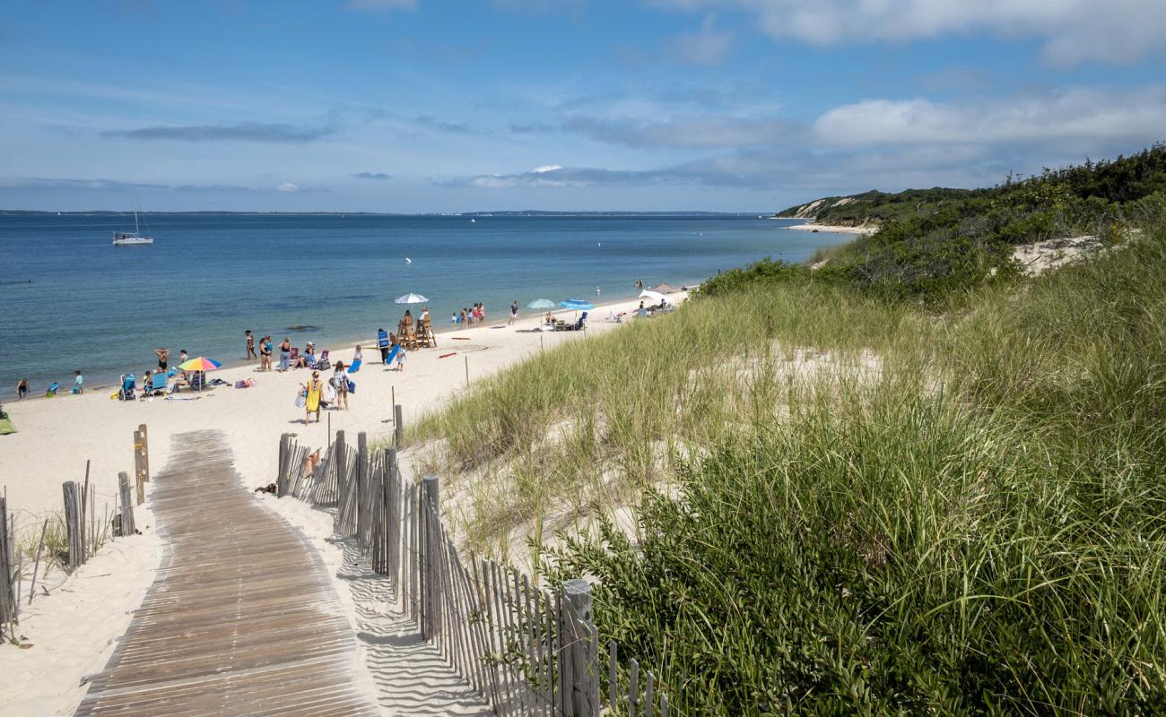 Photo de Lambert's Cove Beach avec sable beige de surface