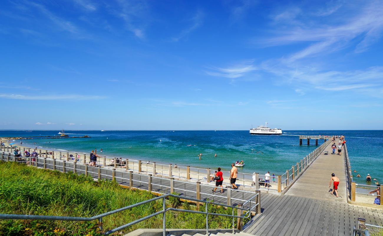 Photo de Oak Bluffs Town Beach avec sable lumineux de surface